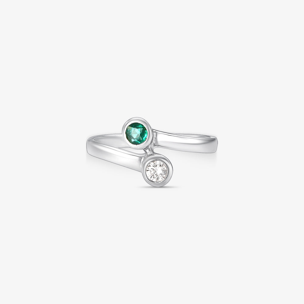 Anel com Esmeralda e Diamantes em Ouro Branco 18K