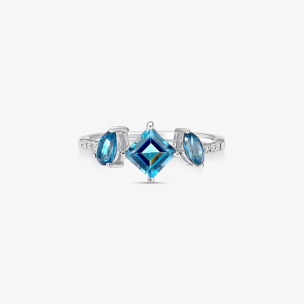Anel com Topázios London e Diamantes Naturais em Ouro Branco 18K